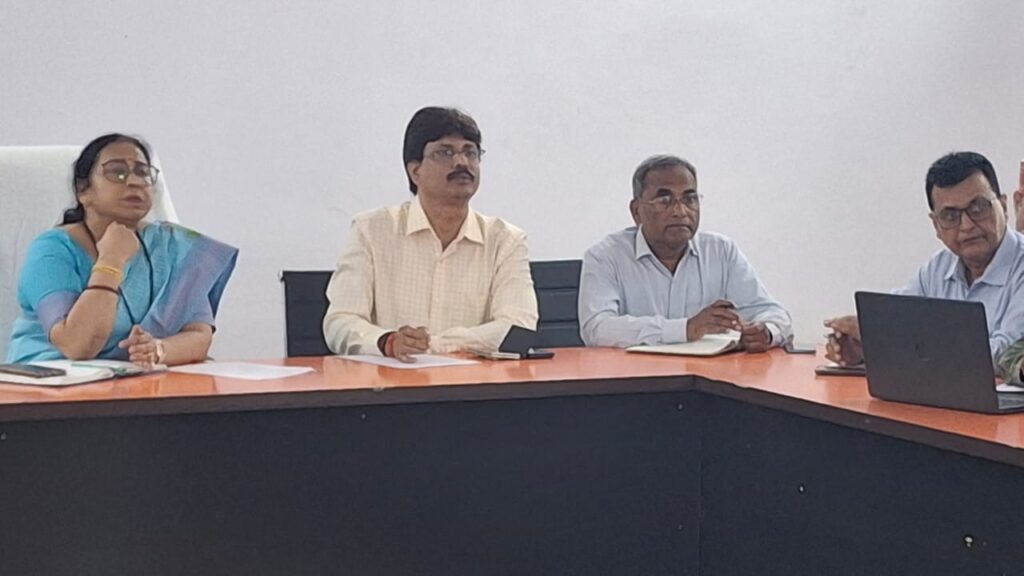 प्राचार्यों ने प्रस्तुत कीं उपलब्धियाँ, वित्त समिति की बैठक भी सम्पन्न 2 प्राचार्यों ने प्रस्तुत कीं उपलब्धियाँ