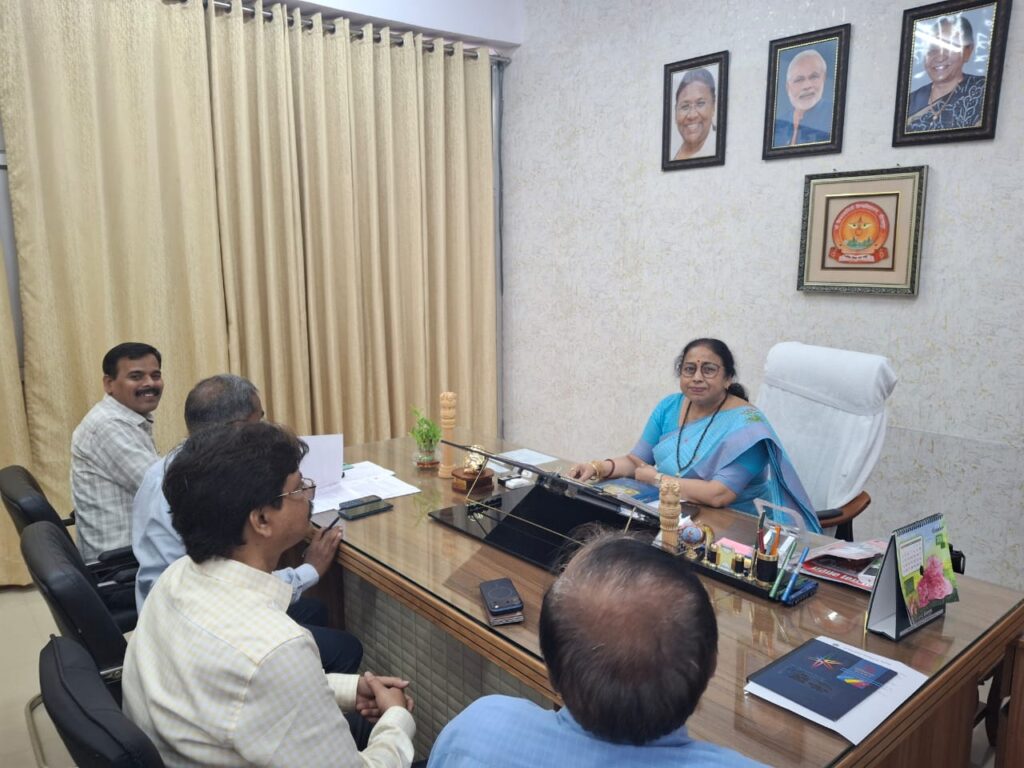 प्राचार्यों ने प्रस्तुत कीं उपलब्धियाँ, वित्त समिति की बैठक भी सम्पन्न 4 प्राचार्यों ने प्रस्तुत कीं उपलब्धियाँ 3